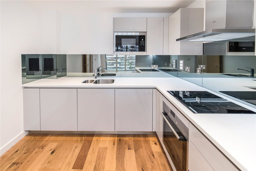 Property photo 2 of 6 Kitchen