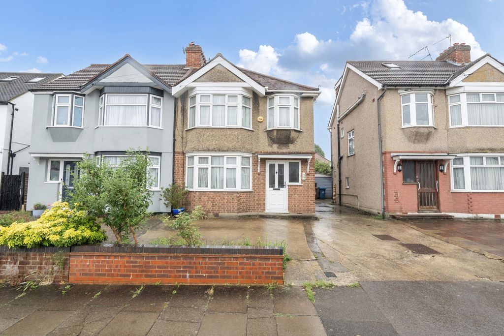 Property photo 1 of 18 1472018-3-6A20154...