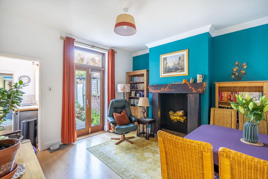 Property photo 3 of 17 Living Room