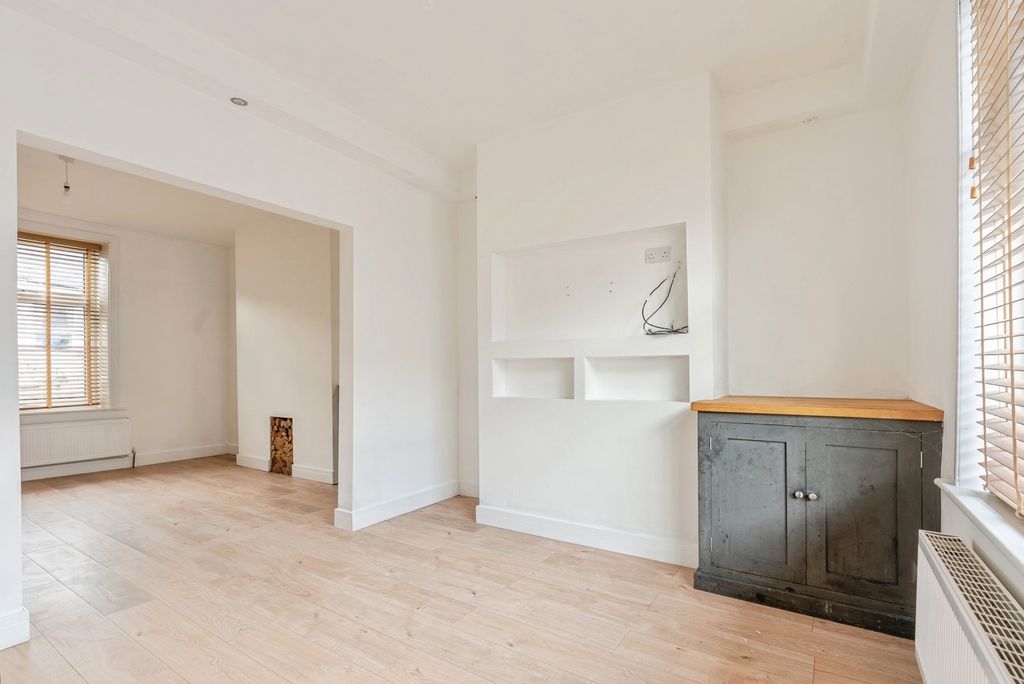 Property photo 2 of 16 Photo