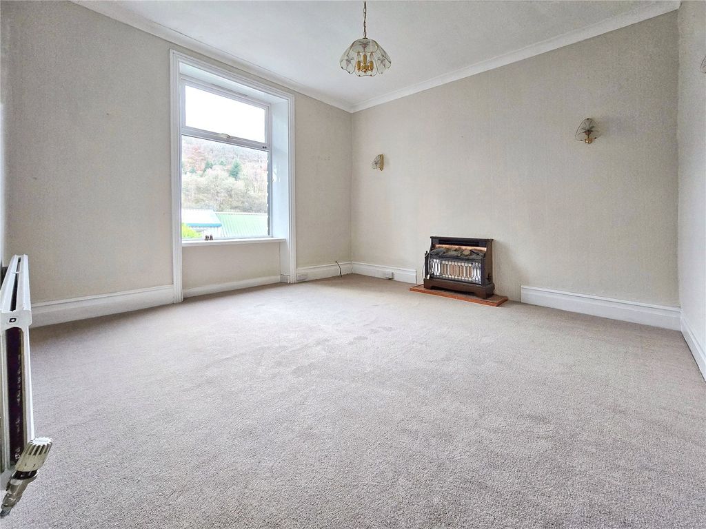 Property photo 2 of 18 Lounge