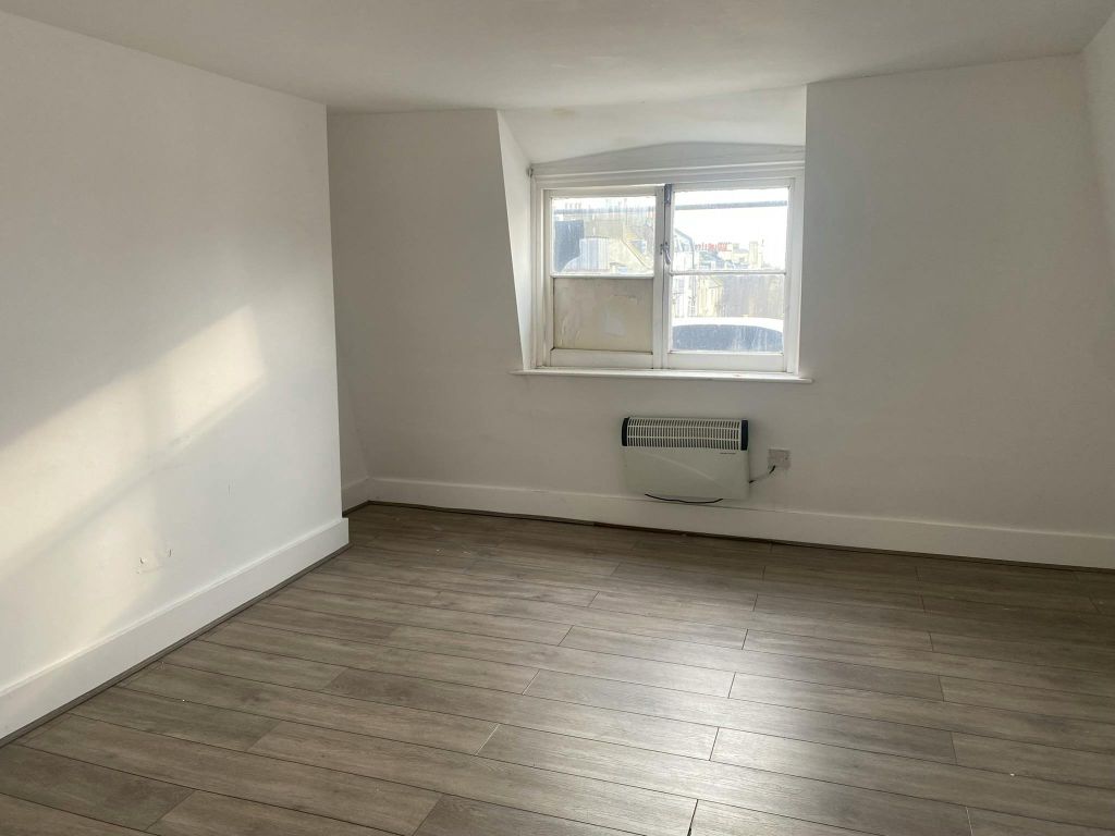 Property photo 3 of 12 Room 9 1.Jpeg