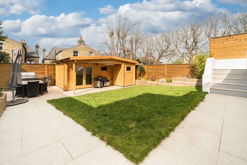 Property photo 3 of 12