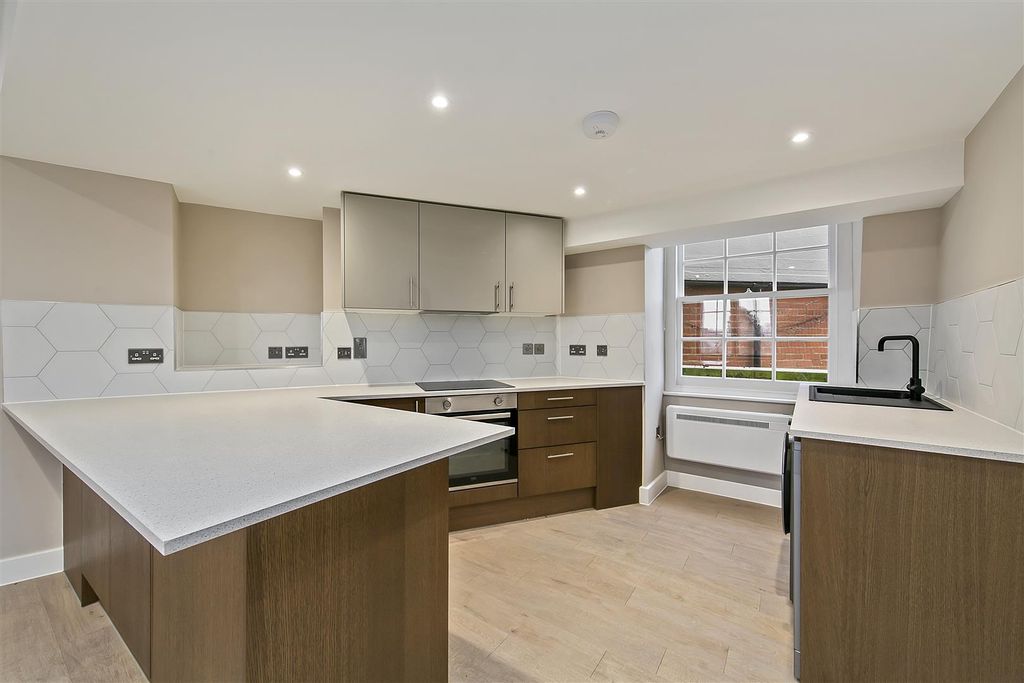 Property photo 2 of 10 2, 1 London Road-04 (1).Jpg