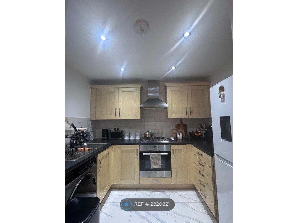 Property photo 2 of 12 Kitchen