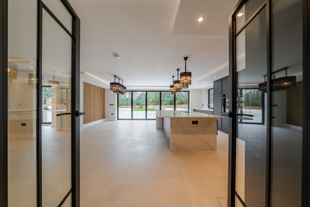 Property photo 2 of 37 1417107-8-699595699Ac83