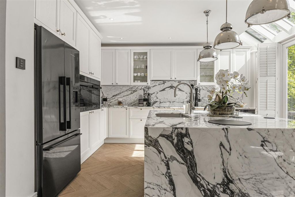 Property photo 3 of 81 81_60220.Jpg