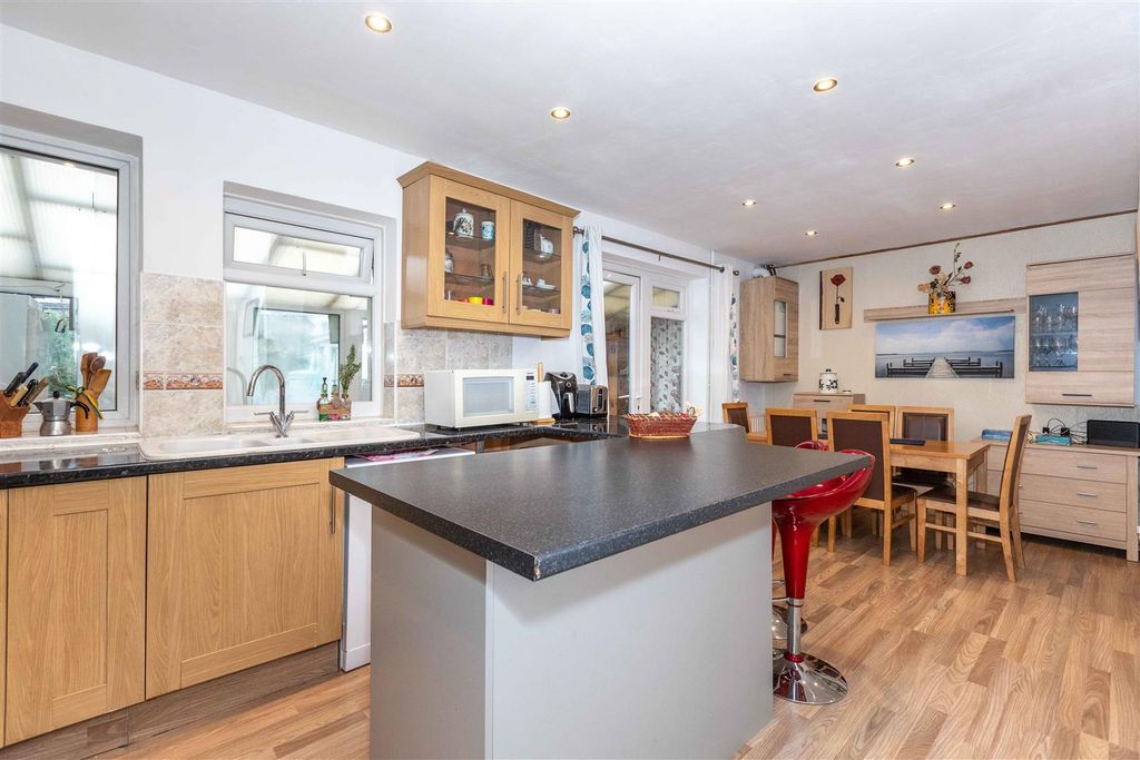 Property photo 3 of 18 Melville Way-08.Jpg