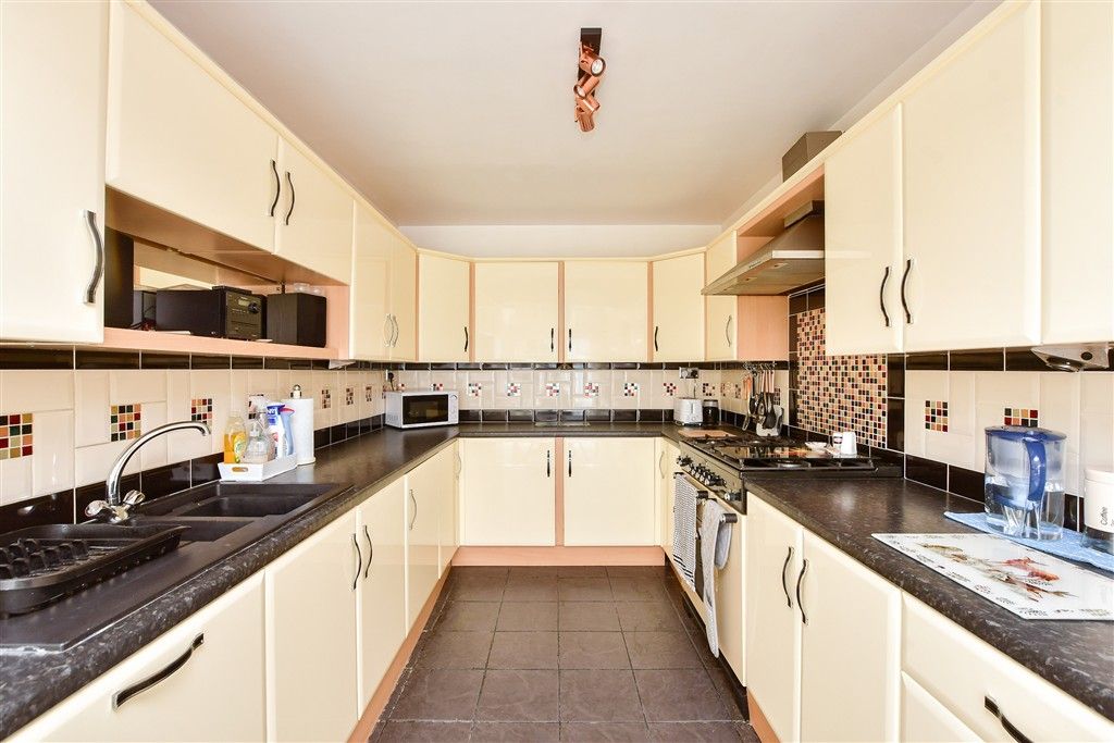 Property photo 2 of 12 Kitchen