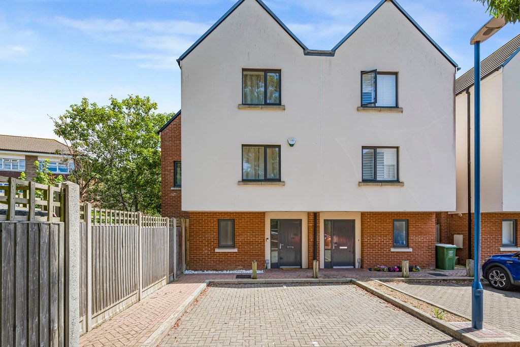 Property photo 1 of 16 External