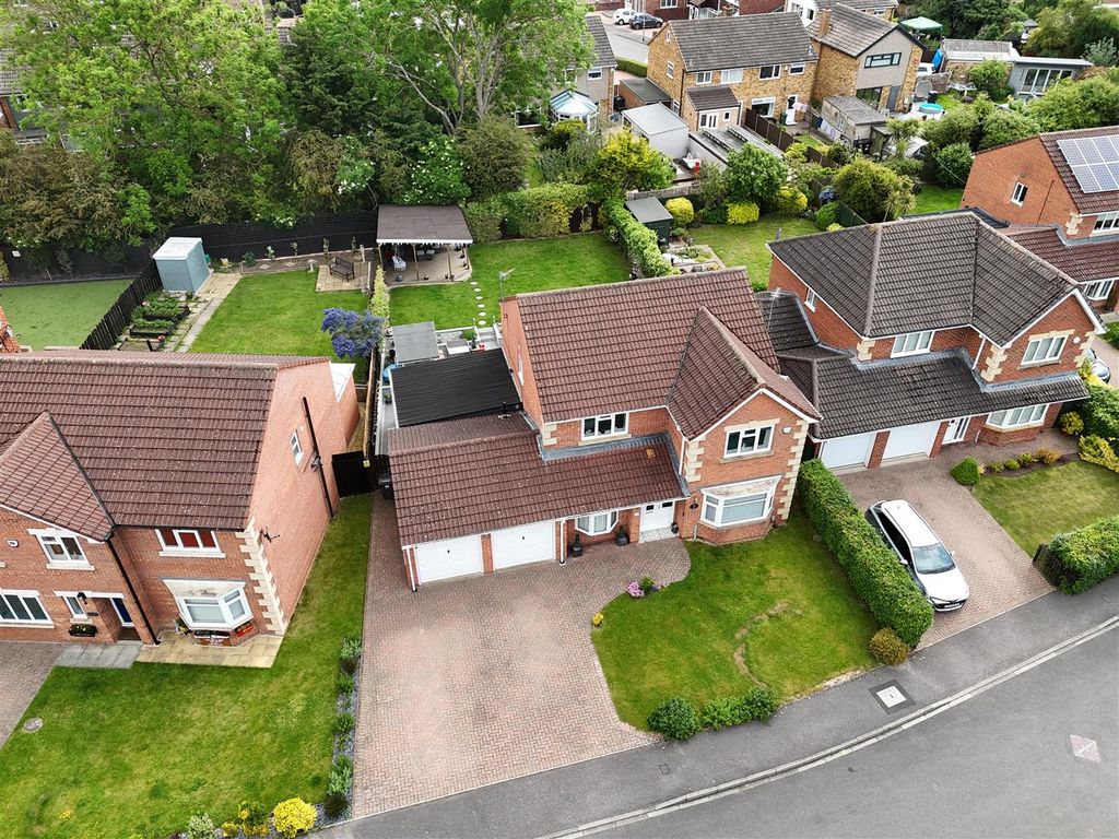Property photo 1 of 39 Externally
