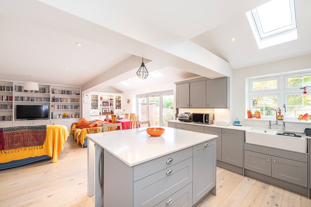 Property photo 2 of 16 4566002