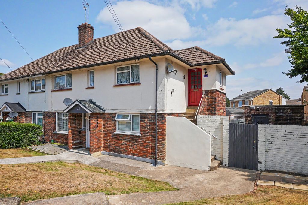 Property photo 1 of 8 2 Bedroom Maisonette For Rent