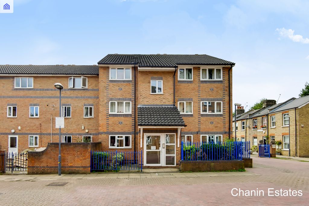 Property photo 1 of 8