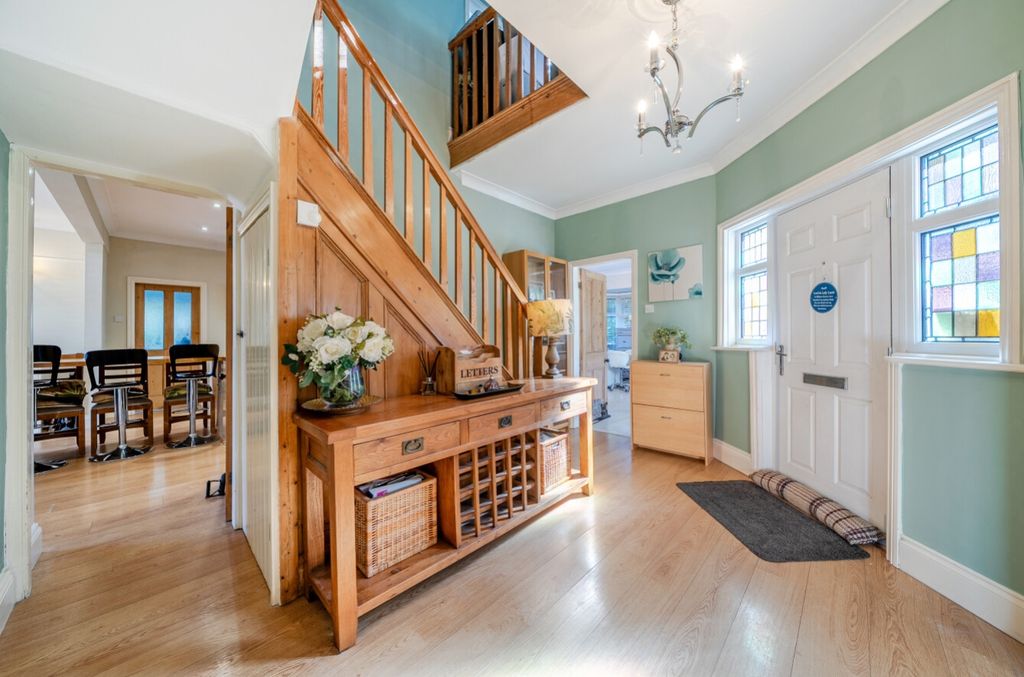 Property photo 1 of 21 Ewemove Harrogate Entrance Hall