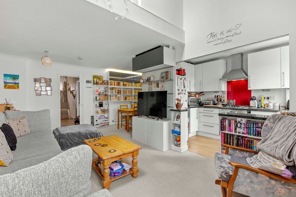 Property photo 3 of 11