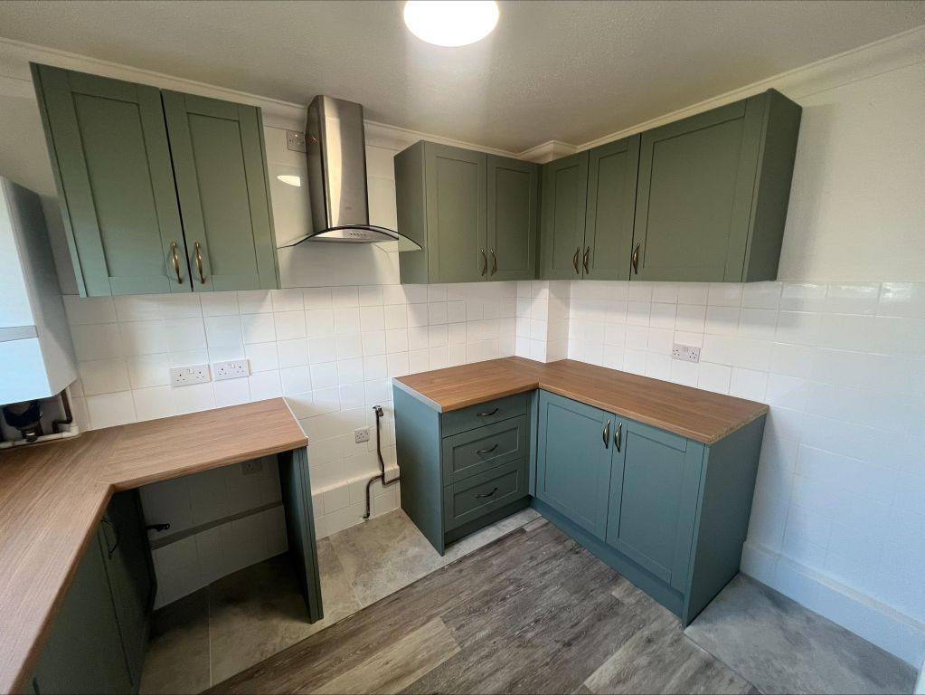 Property photo 2 of 12 Kitchen