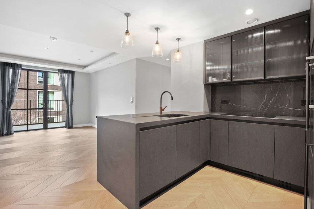 Property photo 1 of 8 Kitchen