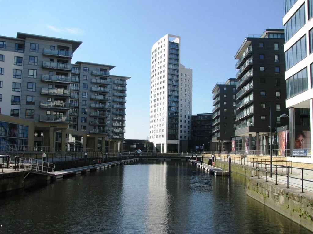 Property photo 1 of 7 Modern Waterfront Living In A Vibrant District...