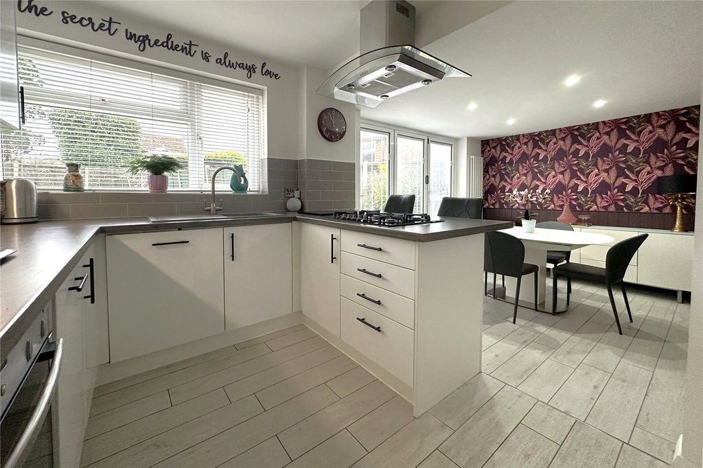 Property photo 2 of 29 Picture No. 13