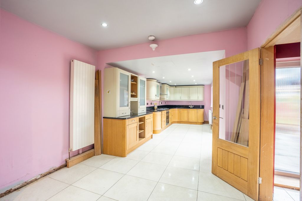 Property photo 2 of 28 Westview9