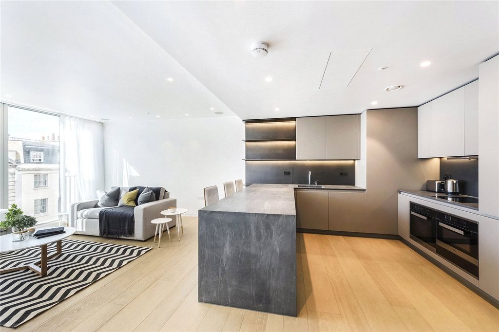 Property photo 1 of 14 Kitchen/Reception