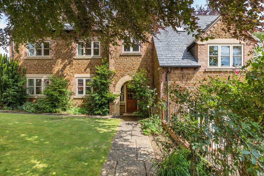 Property photo 2 of 48