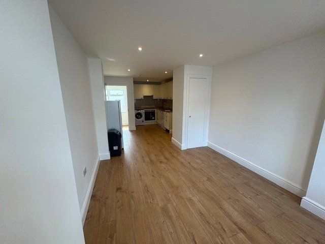 Property photo 3 of 11 Reception/Kitchen