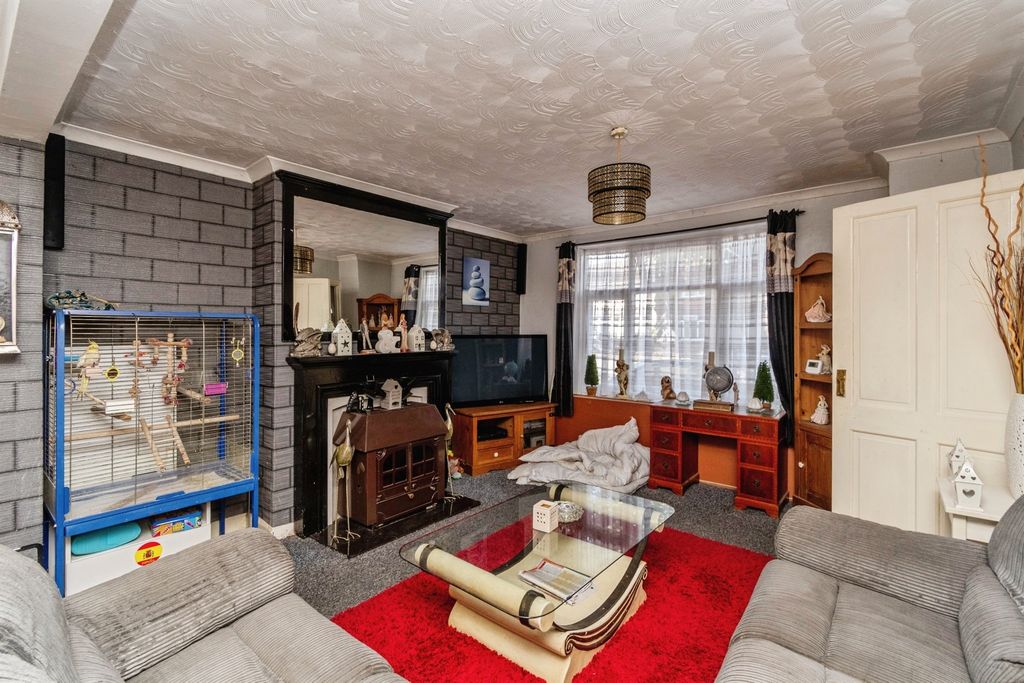 Property photo 3 of 9