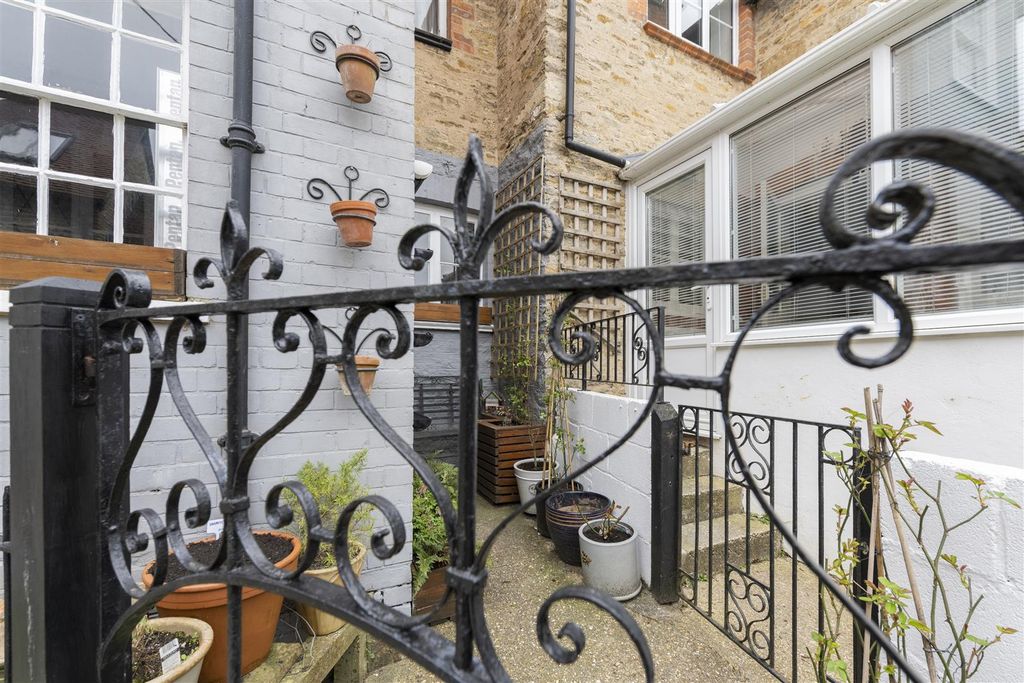 Property photo 3 of 45 Ht8.Jpg