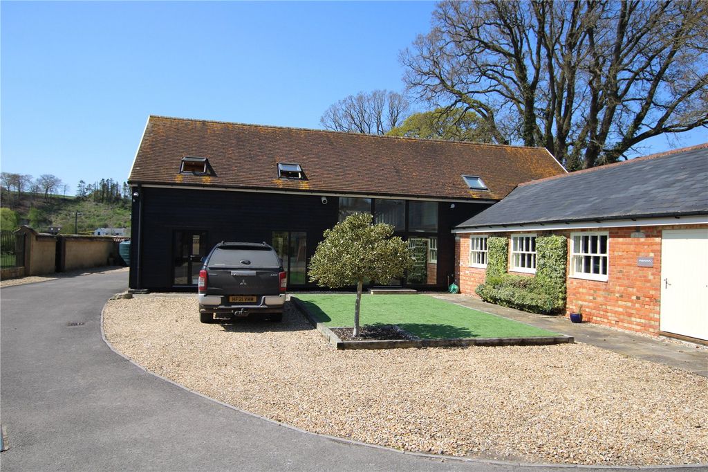 Property photo 2 of 16 Picture No. 18