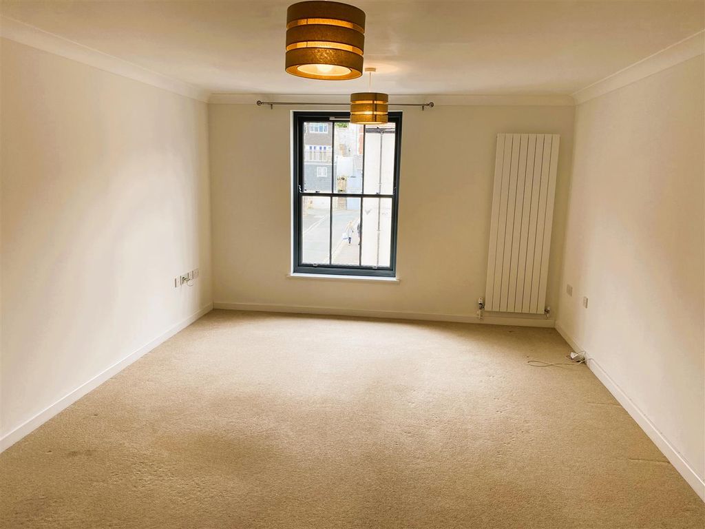 Property photo 3 of 12 Lounge 2.Jpg