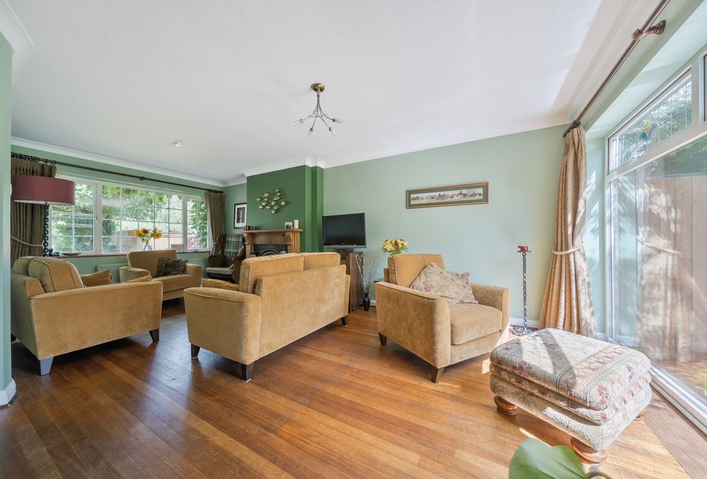 Property photo 3 of 17 1327656-22-688264...