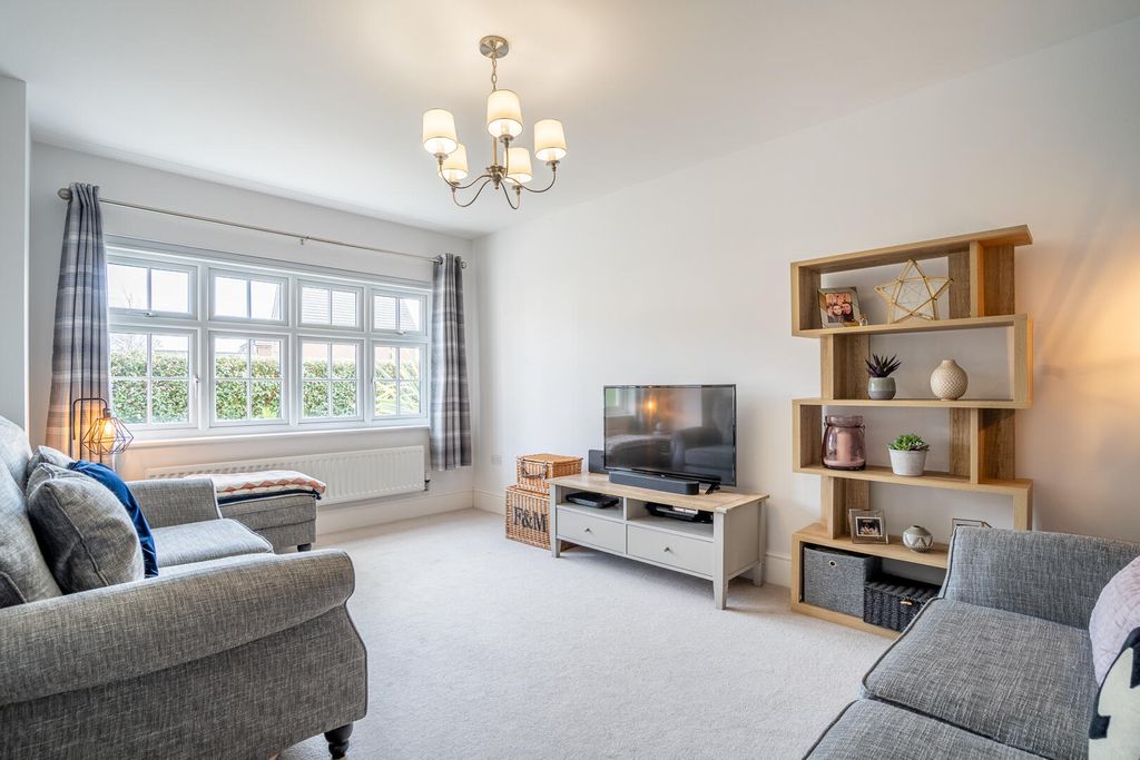 Property photo 3 of 18 Living Room