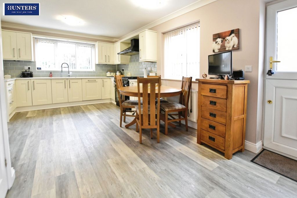 Property photo 3 of 25 Kitchen/Diner