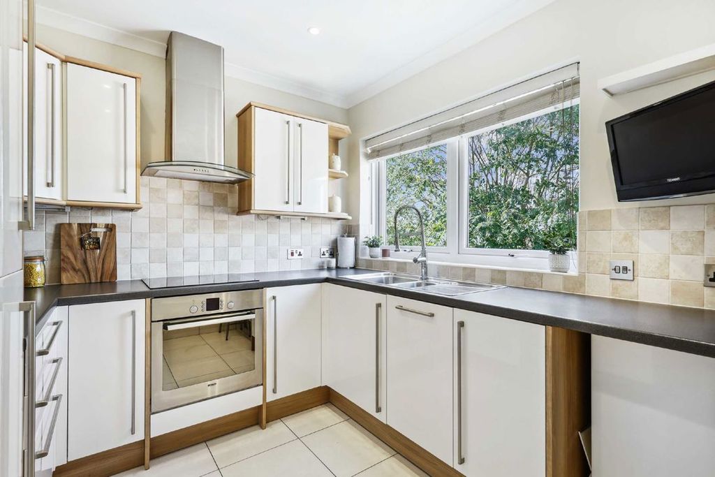 Property photo 3 of 6