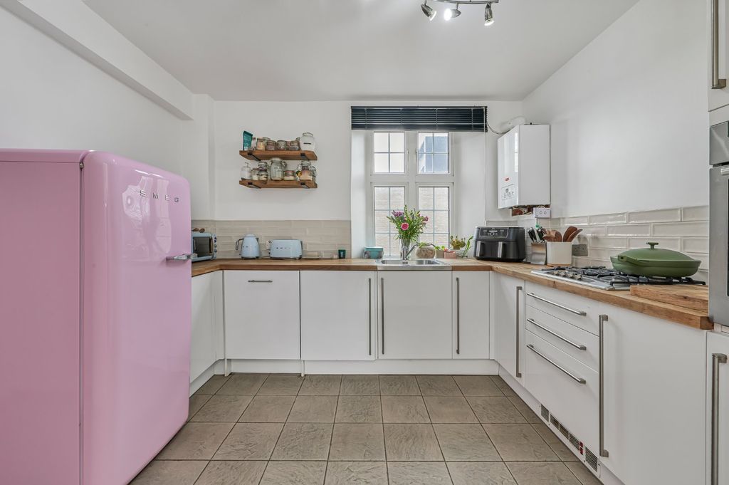 Property photo 2 of 16 Picture No. 21