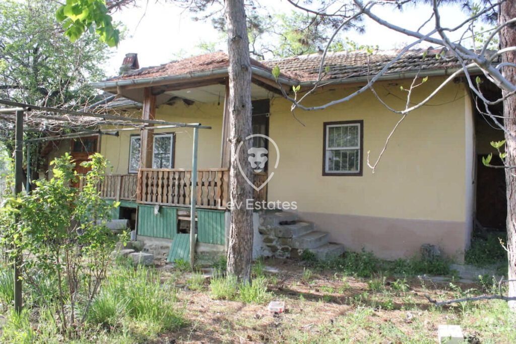 Property photo 1 of 12