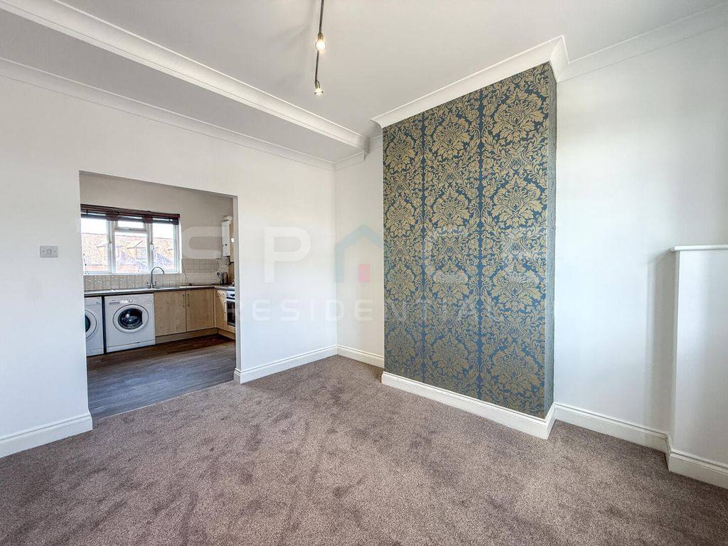 Property photo 1 of 21 Living Room