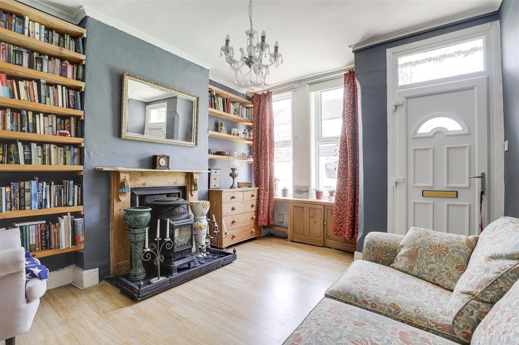 Property photo 2 of 17