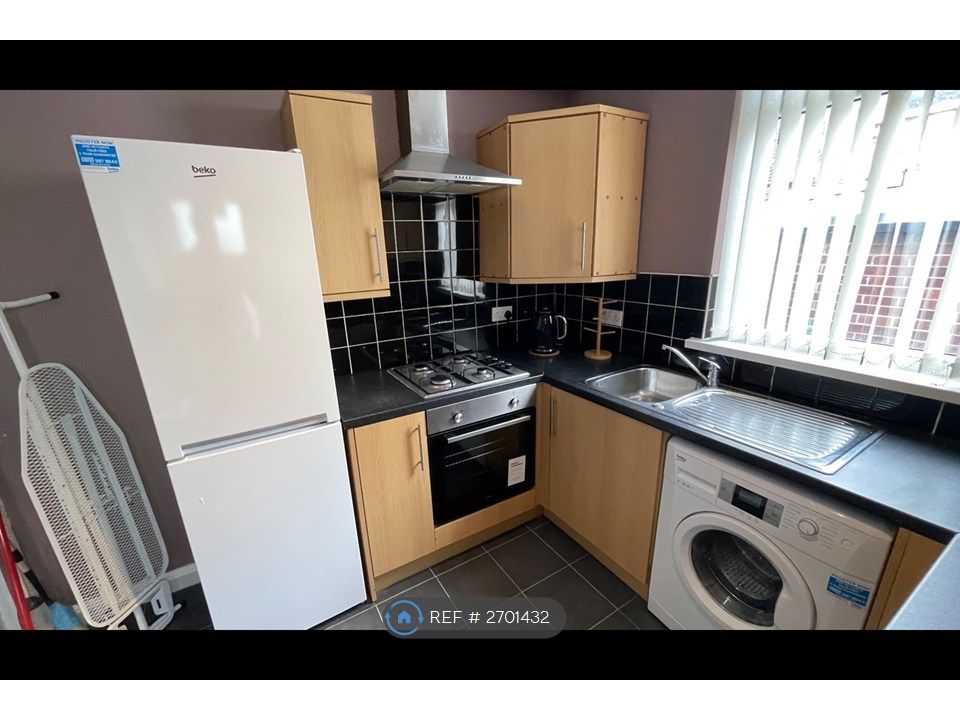 Property photo 3 of 13 Kitchen