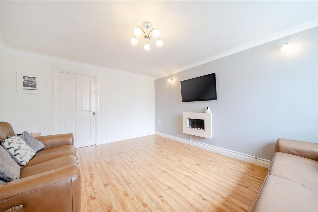 Property photo 3 of 25