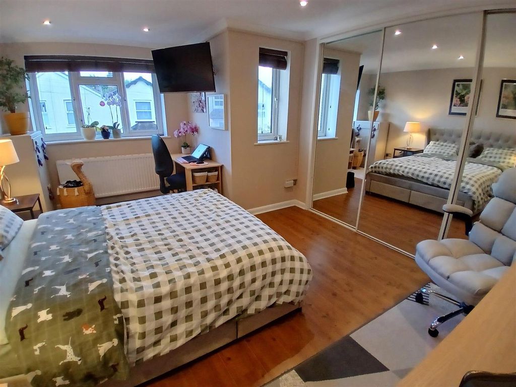 Property photo 2 of 12 Bedroom 1.Jpg