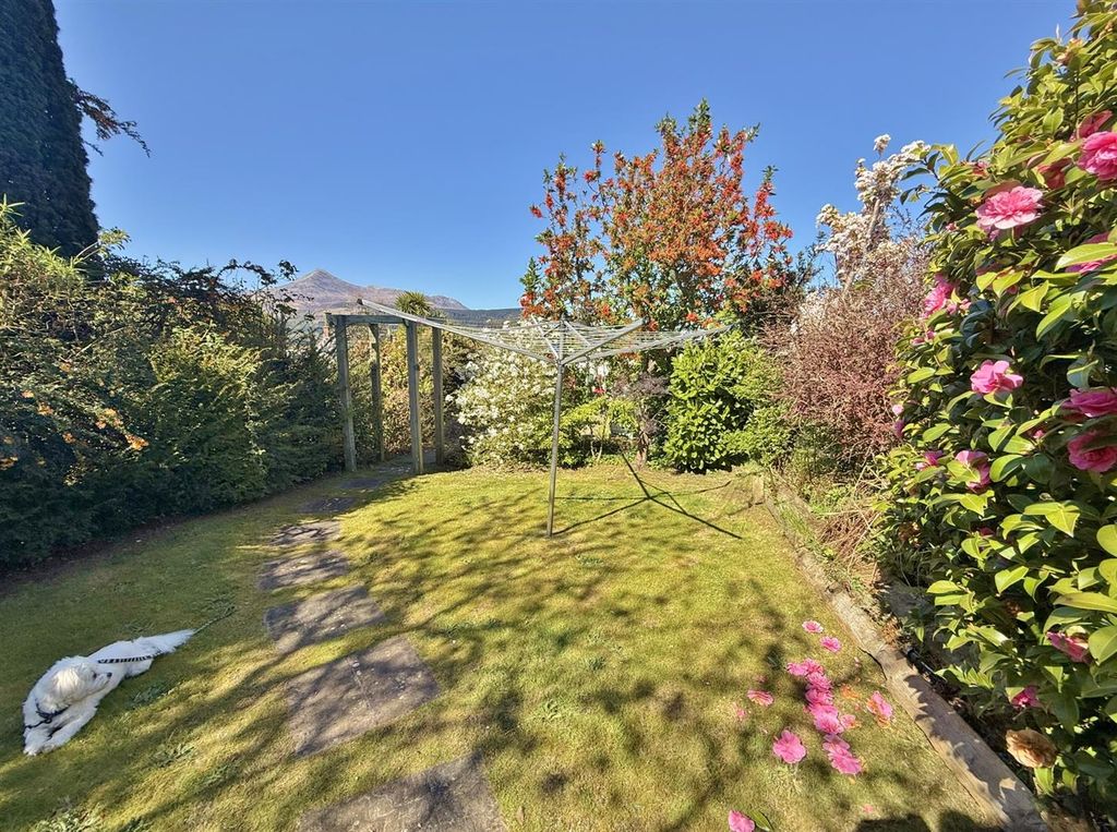Property photo 3 of 40 Gardens To Gaotfell