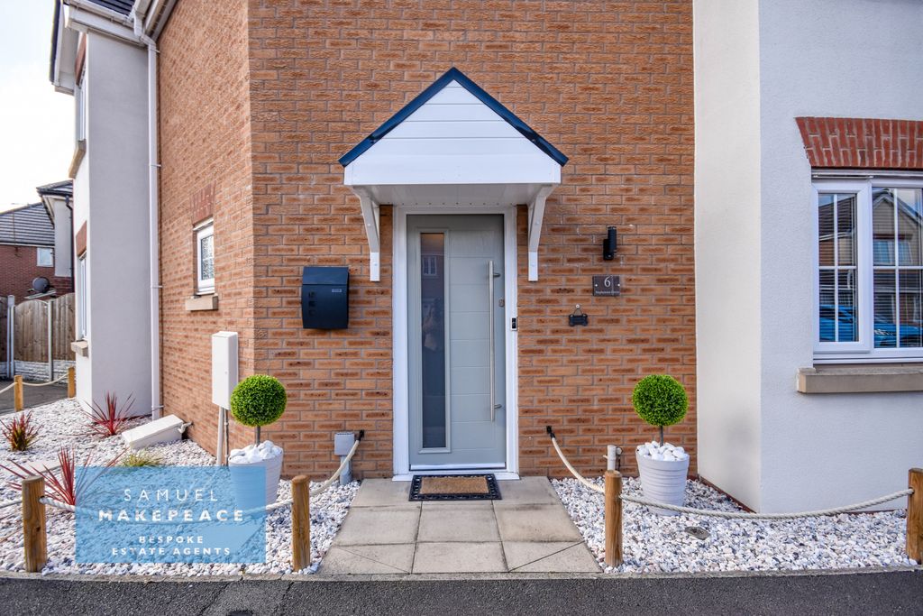 Property photo 2 of 32 Gallery