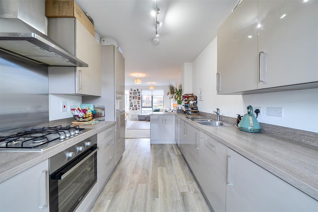 Property photo 3 of 15 Kitchen 2