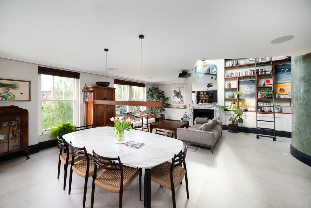 Property photo 3 of 19 Dining Area