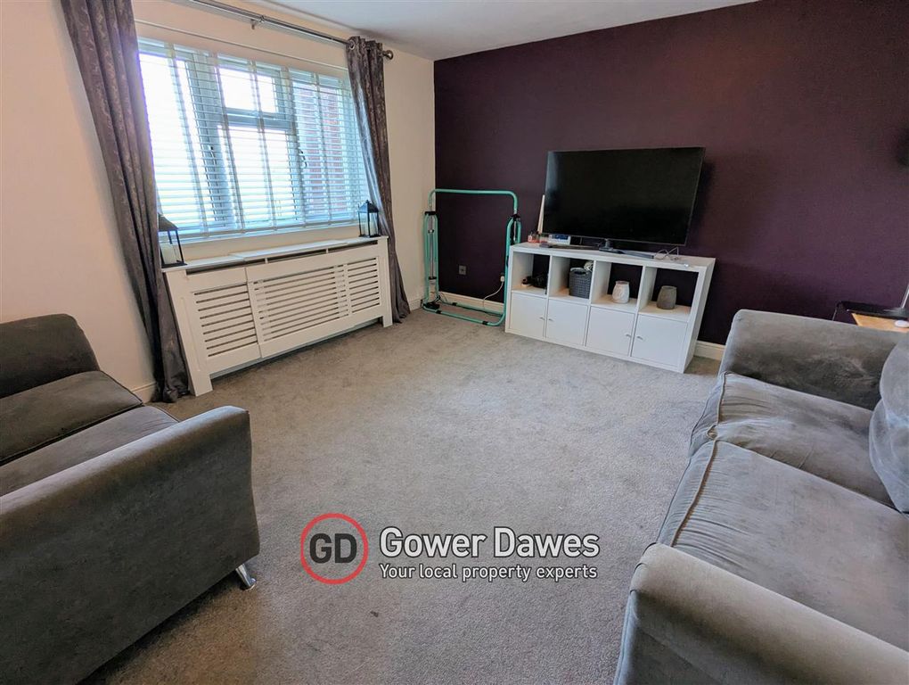 Property photo 3 of 15 Lounge