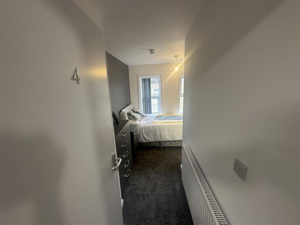 Property photo 3 of 8 Tempimagemk0Uu9.Jpg