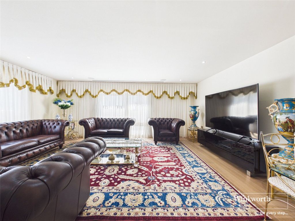 Property photo 2 of 17 Living Room